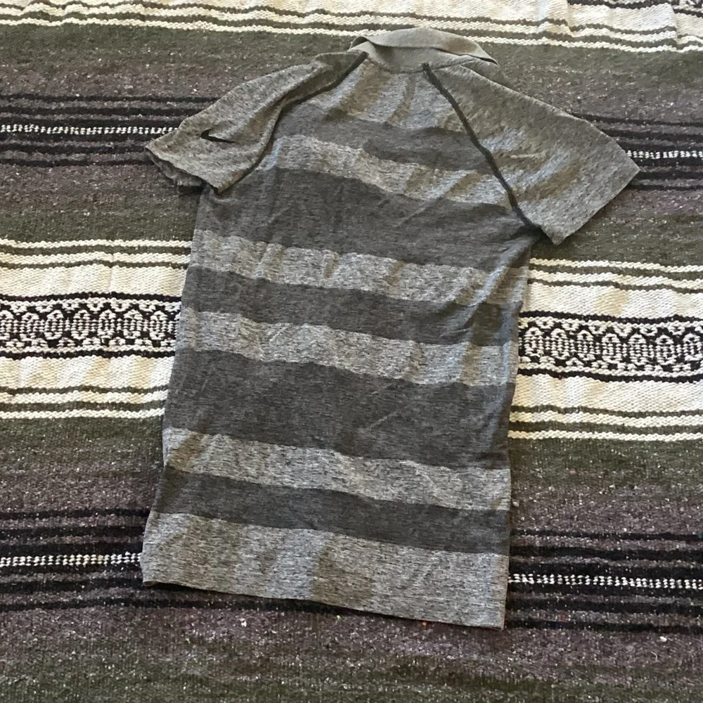 Nike Dri-Fit women’s golf top-SZ S